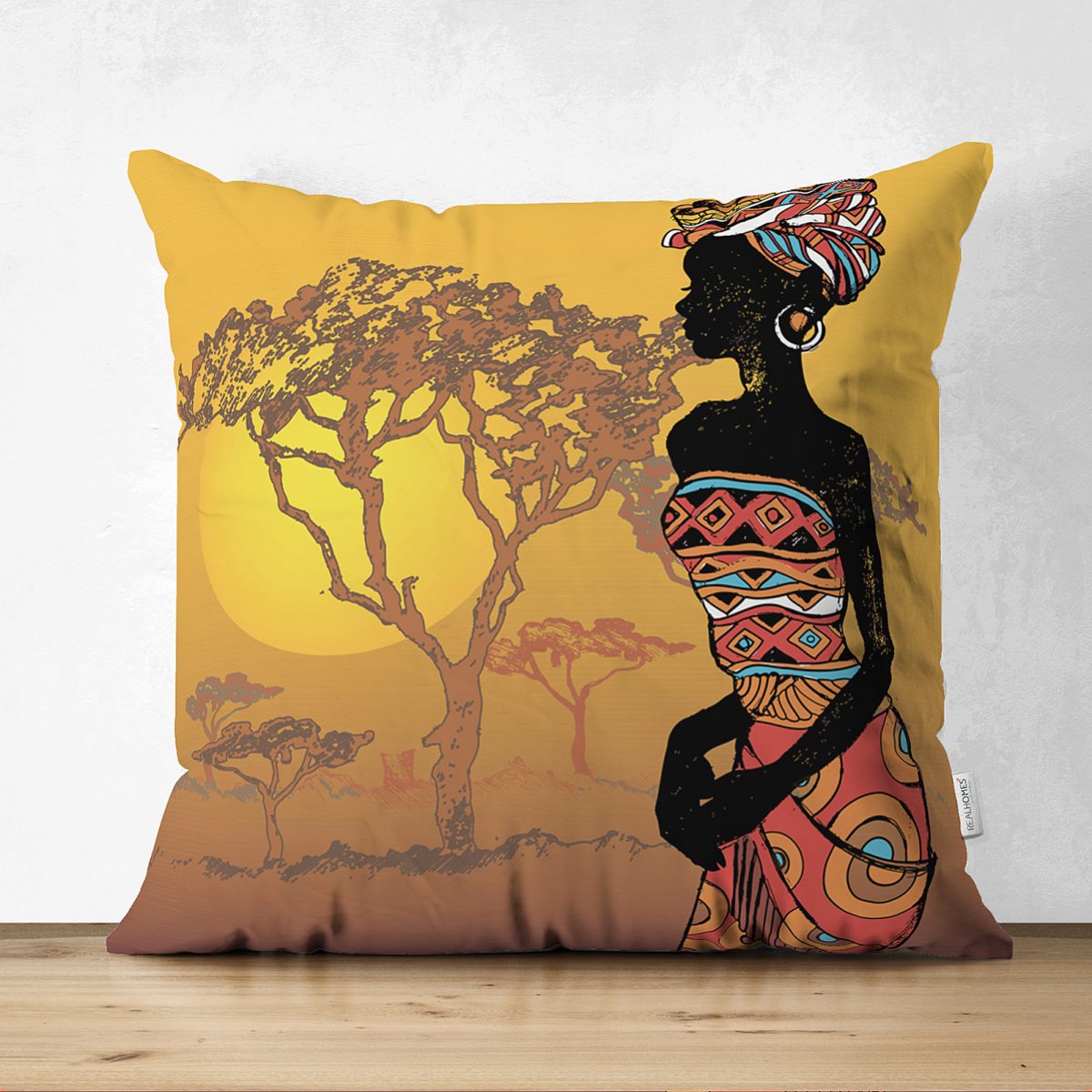 Çift Taraflı Güneşin Batışındaki Ağaç Zeminli Afrika Kadın Motifli Süet Kırlent Kılıfı Realhomes
