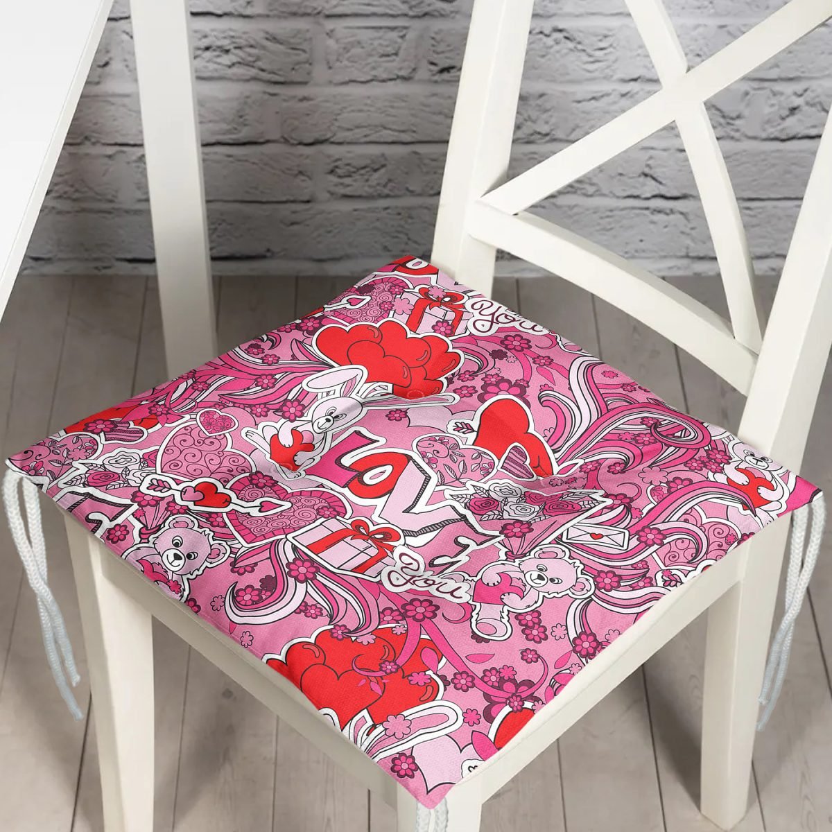 Pembe Zeminli Love You Temalı Modern Pofuduk Sandalye Minderi Realhomes