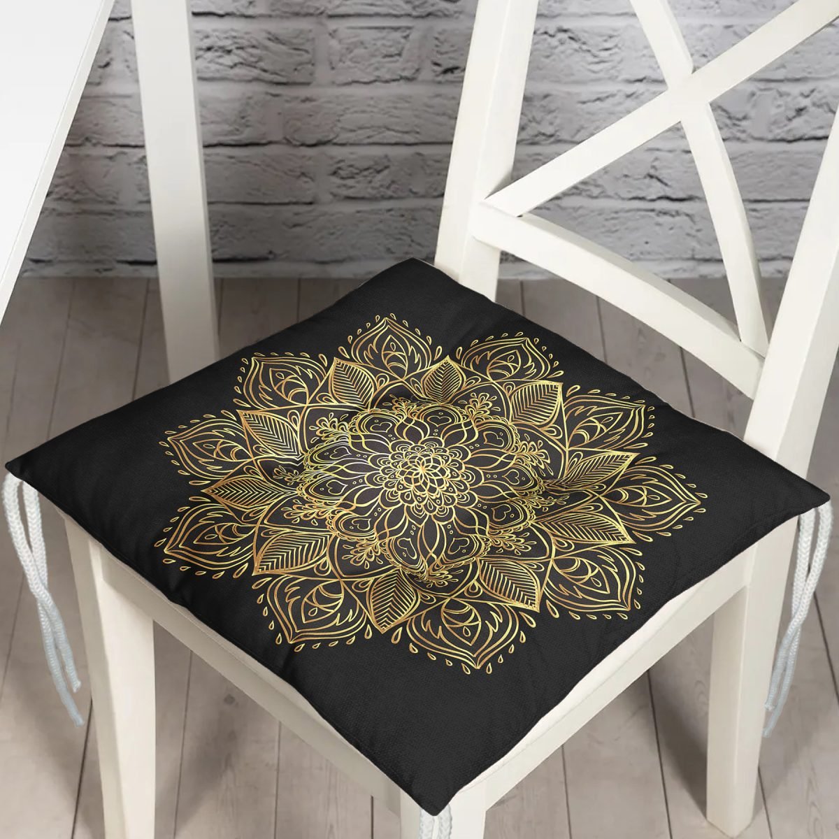 Siyah Zeminde Gold Mandala Motifli Pofuduk Sandalye Minderi Realhomes