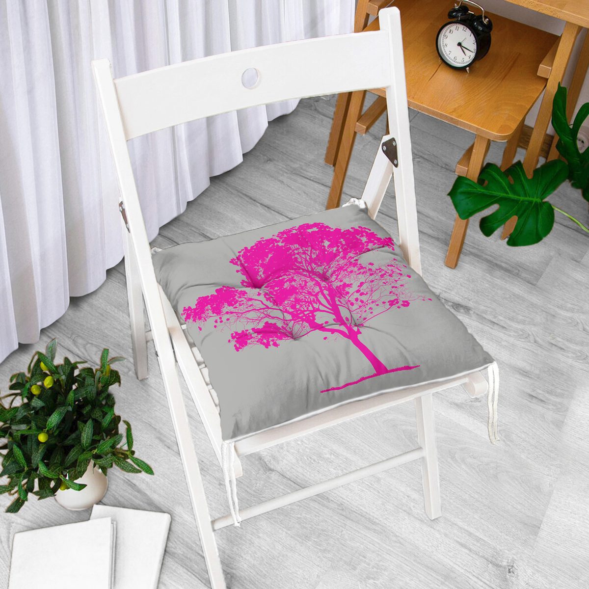 Gri Zeminde Dekoratif Fuşya Ağaç Tasarımlı Pofuduk Sandalye Minderi Realhomes