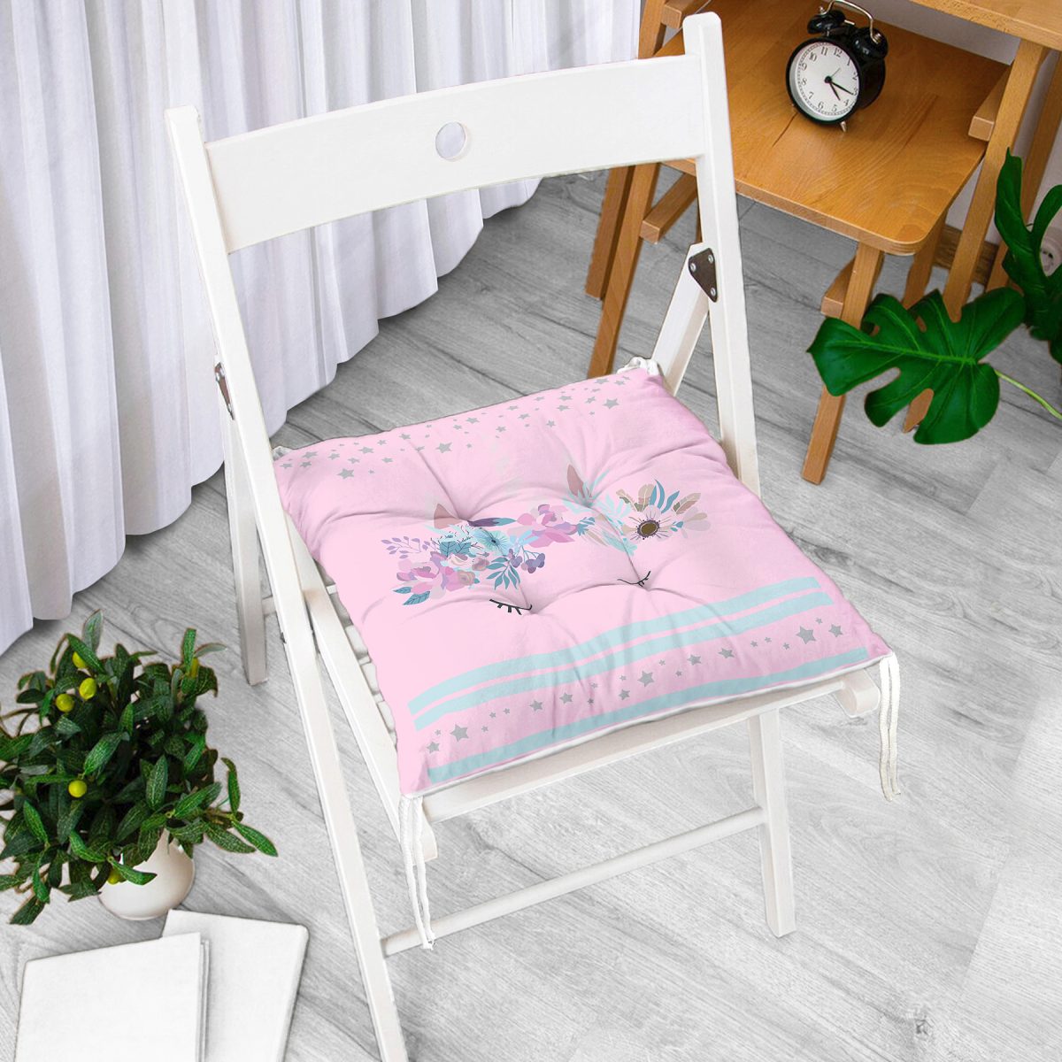 Realhomes Pembe Zeminde Baby Shower Özel Tasarım Modern Pofuduk Sandalye Minderi Realhomes