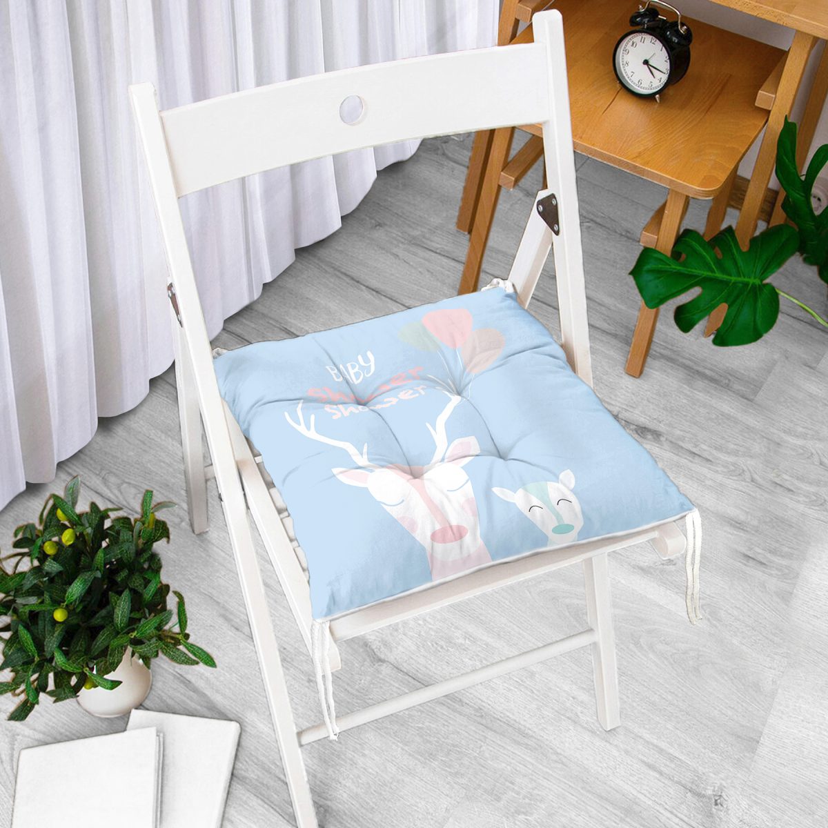 Mavi Zeminde Baby Shower Temalı Geyik Desenli Dijital Baskılı Çocuk Odası Pofuduk Sandalye Minderi Realhomes