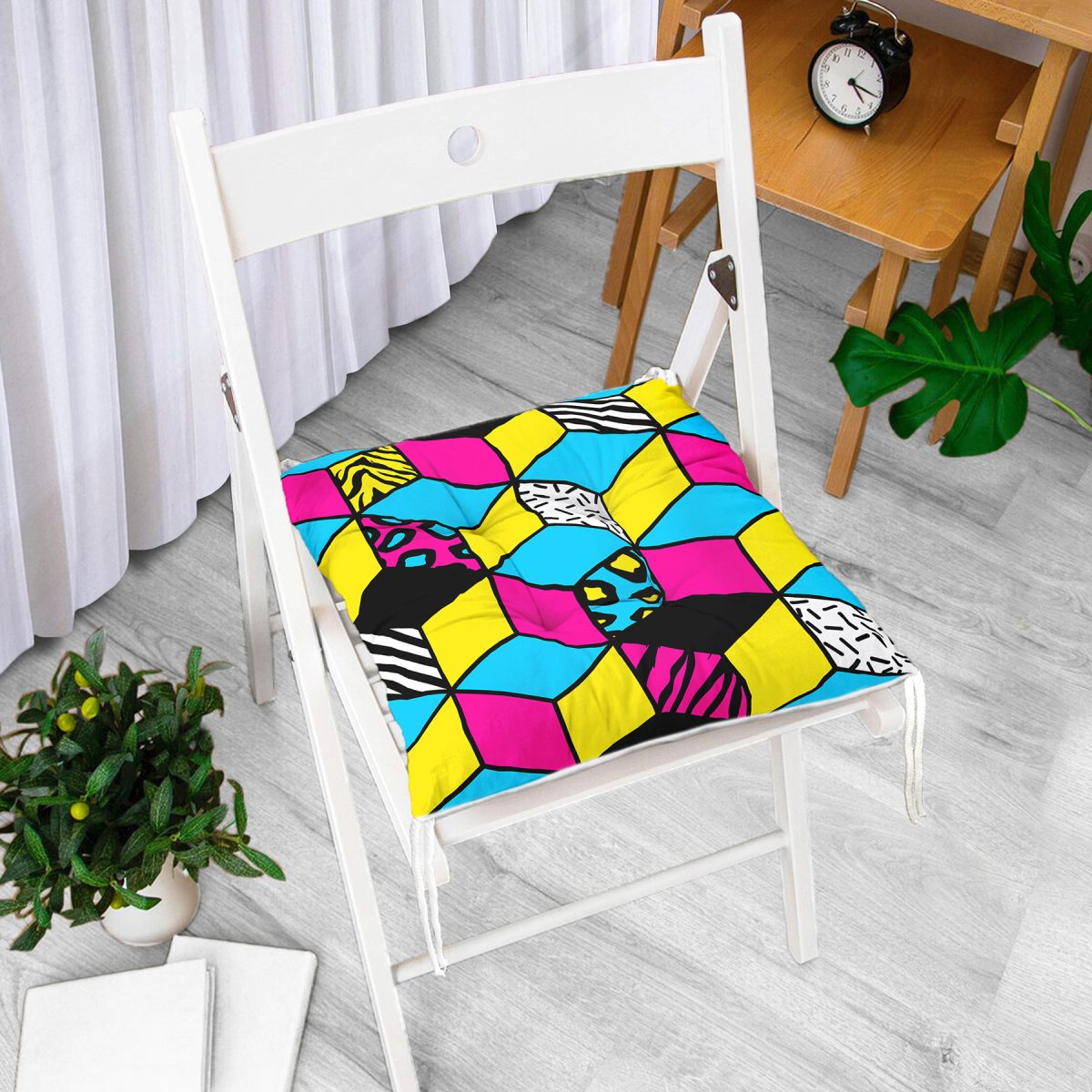 Renkli Zemin Üzerinde Modern Geometrik Küp Desenli Dijital Baskılı Modern Pofuduk Sandalye Minderi Realhomes