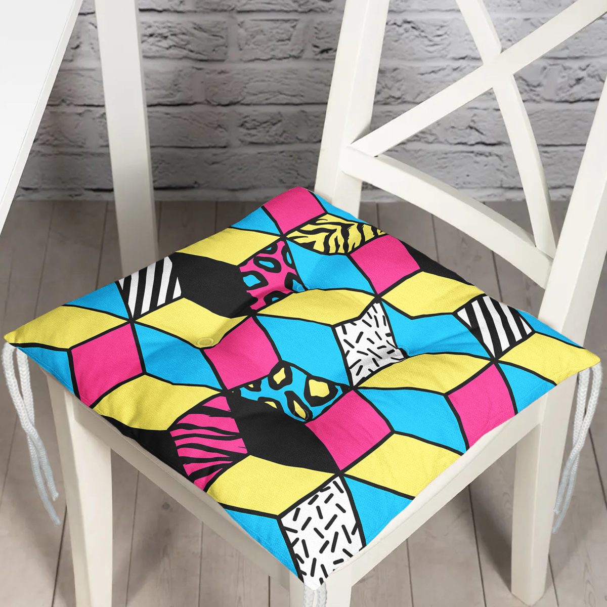 Renkli Zemin Üzerinde Modern Geometrik Küp Desenli Dijital Baskılı Modern Pofuduk Sandalye Minderi Realhomes
