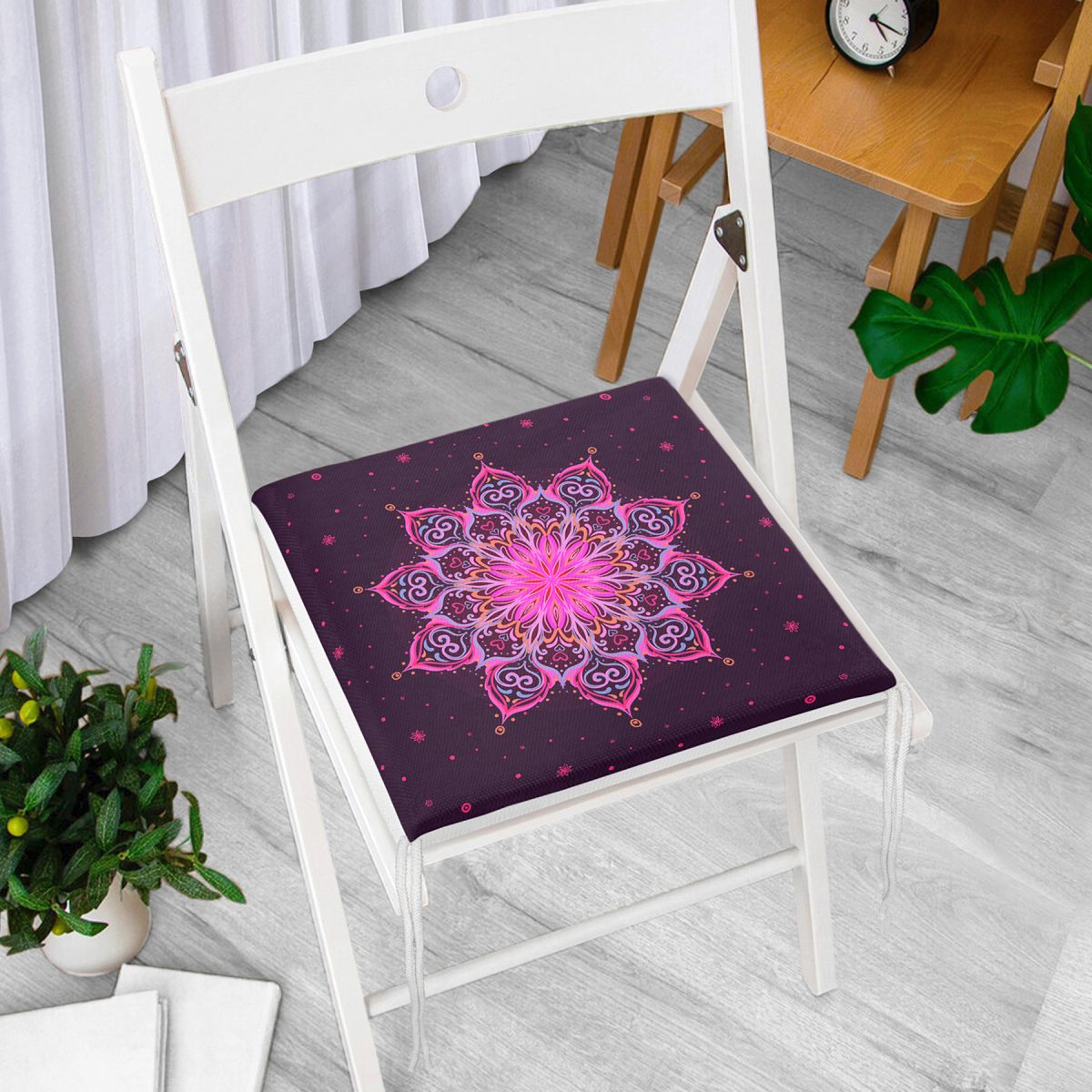 Siyah Zeminde Pembe Neon Mandala Desenli Dekoratif Fermuarlı Sandalye Minderi Realhomes