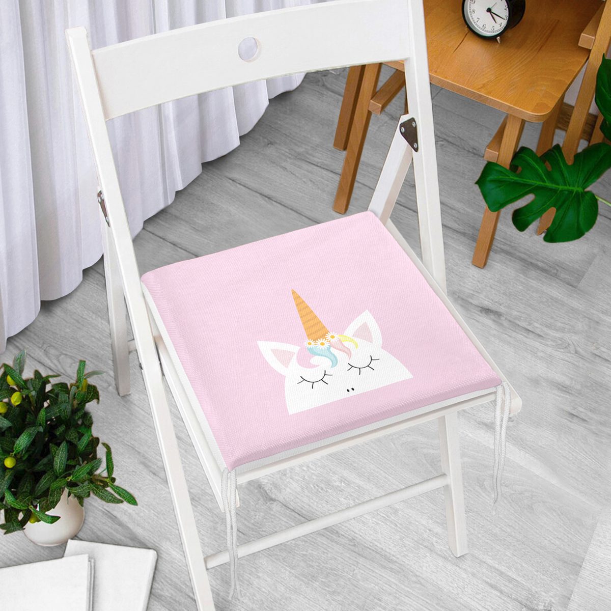 Pembe Zeminde Unicorn Desenli Modern Fermuarlı Sandalye Minderi Realhomes