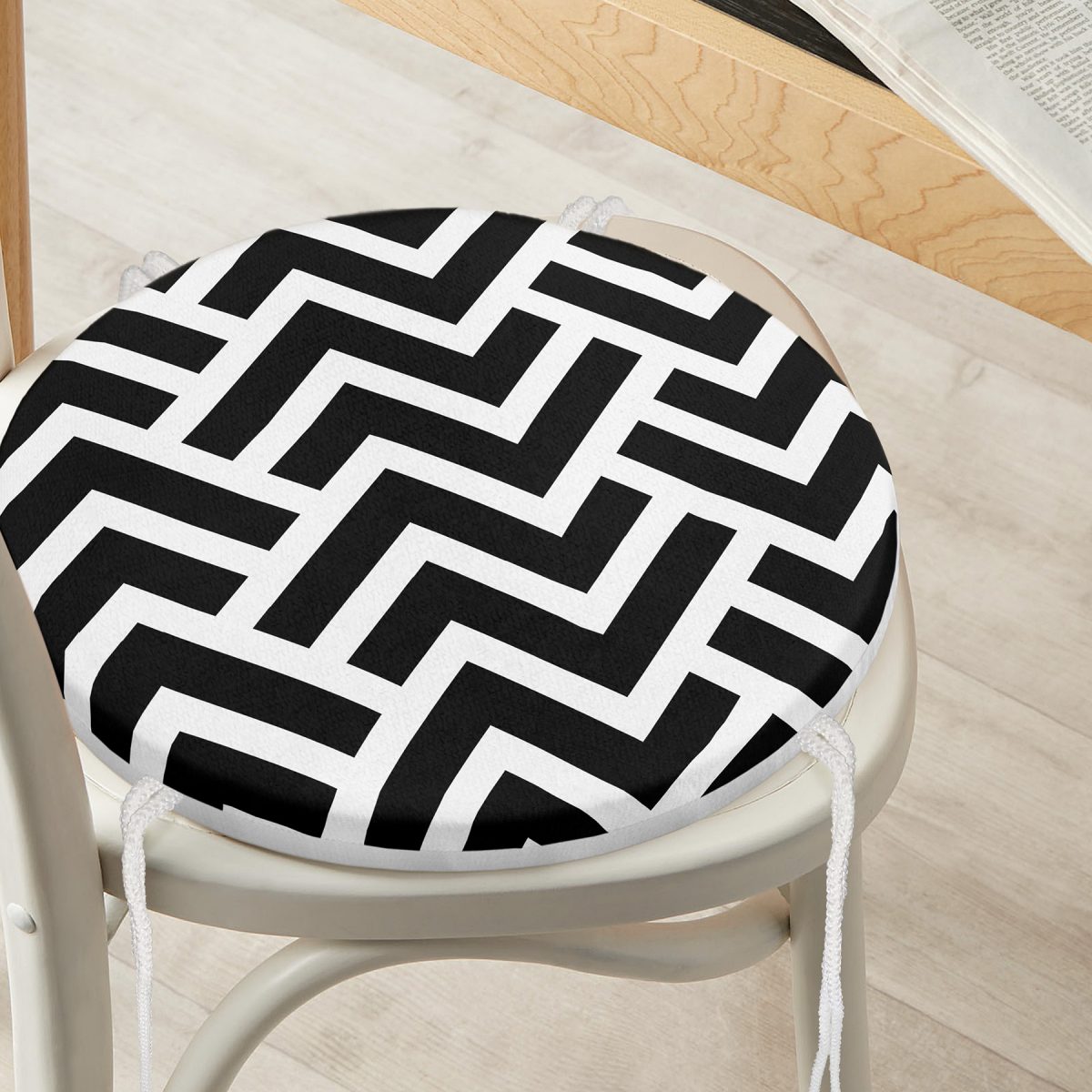 Siyah Beyaz Geometrik Desenli Yuvarlak Fermuarlı Sandalye Minderi Realhomes