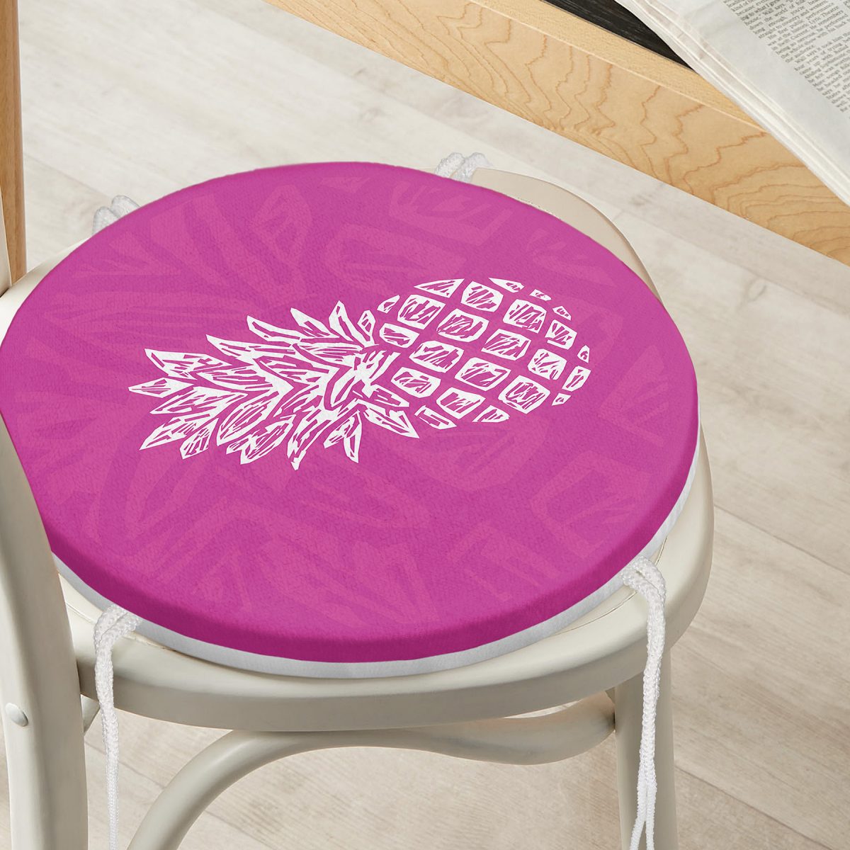 Fuşya Zeminde Ananas Desenli Modern Tasarım Yuvarlak Fermuarlı Sandalye Minderi Realhomes