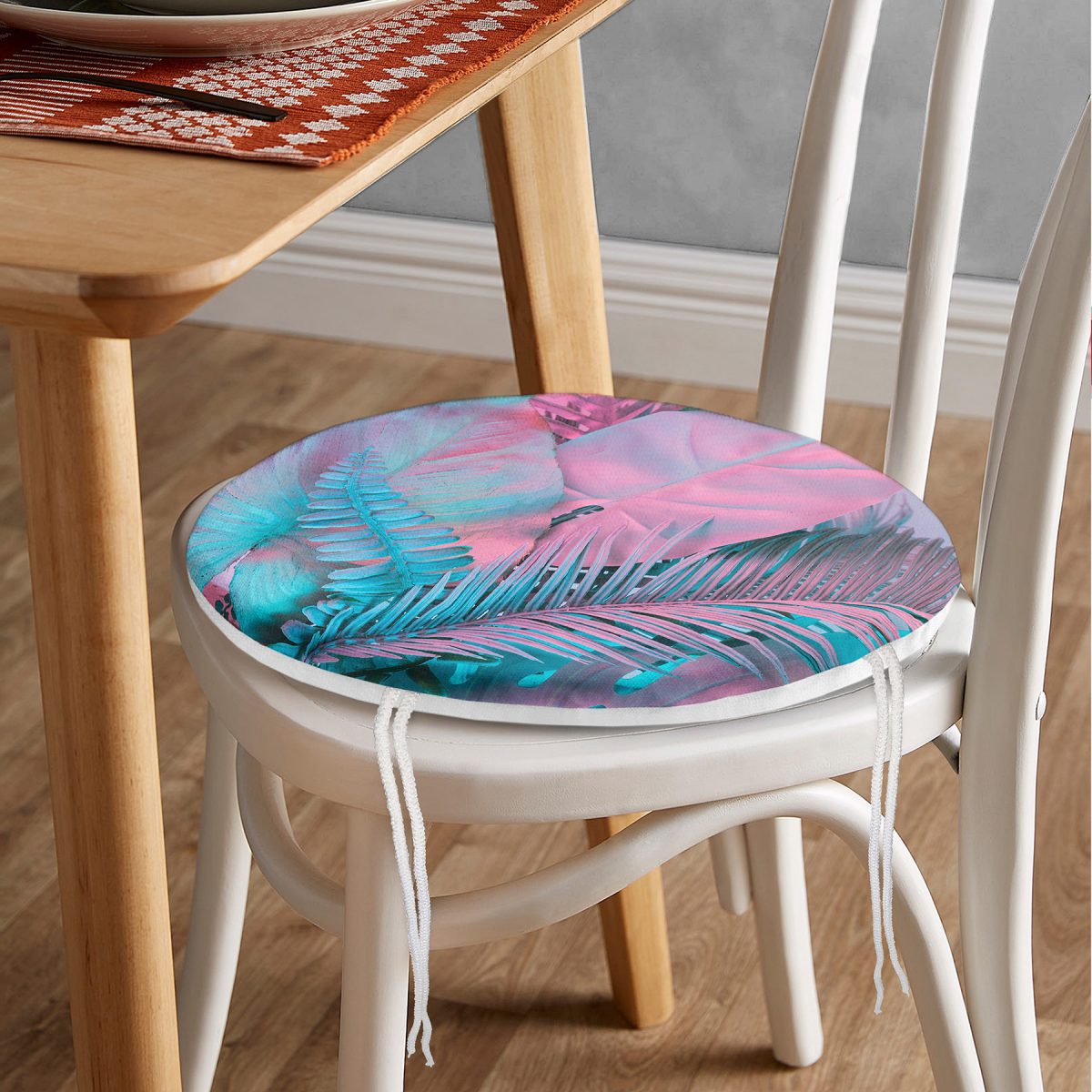 Büyüleyici Renklerde Tropik Yaprak Desenli Yuvarlak Fermuarlı Sandalye Minderi Realhomes