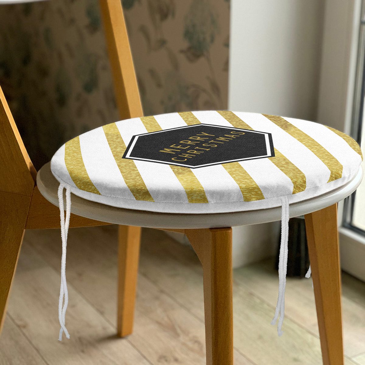 Beyaz Zeminde Gold Detaylı Merry Christmas Yazılı Dijital Baskılı Modern Yuvarlak Fermuarlı Sandalye Minderi Realhomes