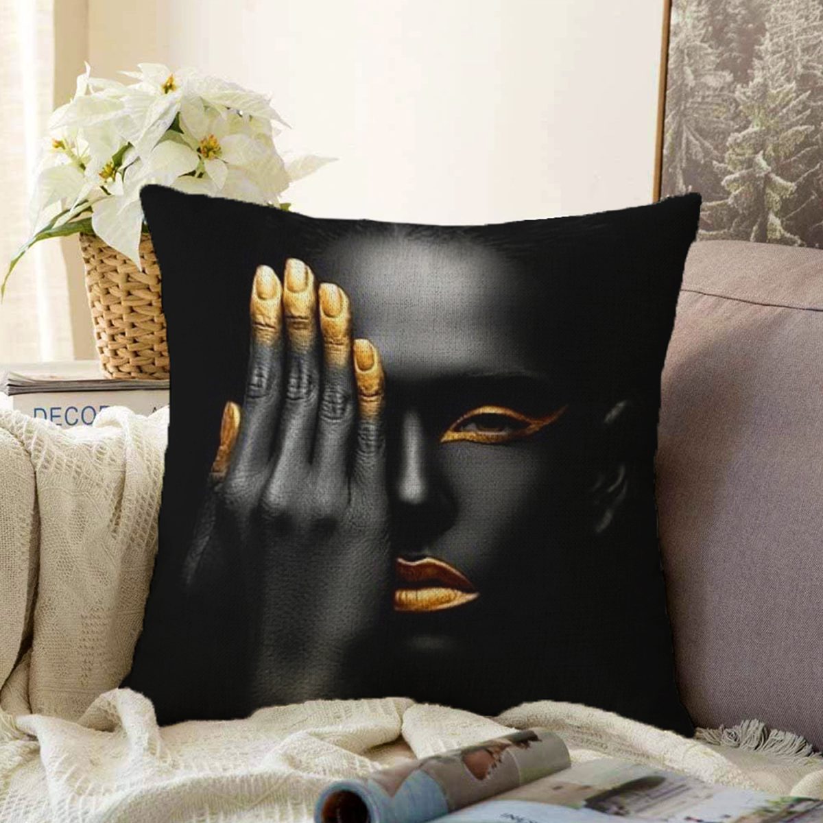 Gold Detaylı Siyahi Kadın Tasarımlı Dekoratif Raşel Kadife Yastık Kırlent Kılıfı Realhomes