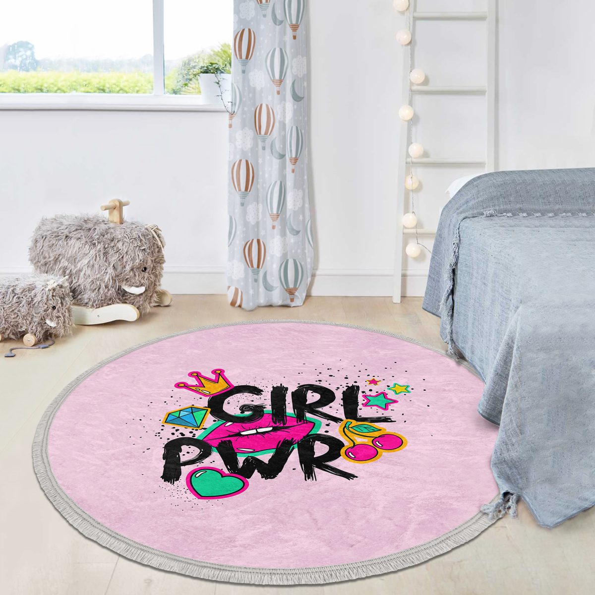 Dudak Girl Power Çocuk & Genç Odası Makinede Yıkanabilir Kaymaz Tabanlı Püsküllü Yuvarlak Çocuk Halısı Realhomes