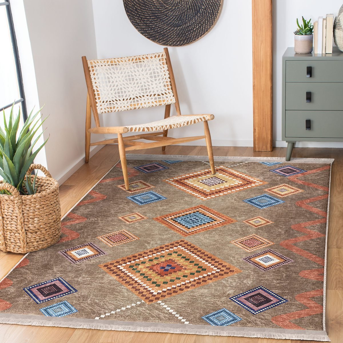 Kahverengi Zeminde Tribal Motifli Kilim Desenli Etnik Motifler Geometrik Koridor & Antre Dış Mekan & Outdoor Dijital Baskılı Makinede Yıkanabilir Kaymaz Taban Saçaklı Halı Realhomes