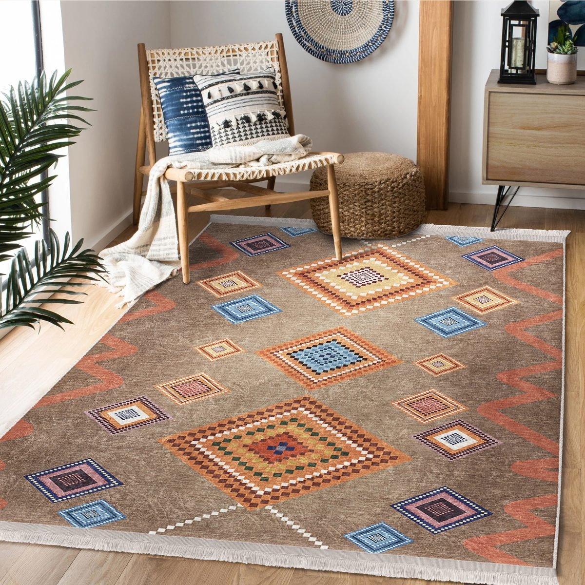 Kahverengi Zeminde Tribal Motifli Kilim Desenli Etnik Motifler Geometrik Koridor & Antre Dış Mekan & Outdoor Dijital Baskılı Makinede Yıkanabilir Kaymaz Taban Saçaklı Halı Realhomes