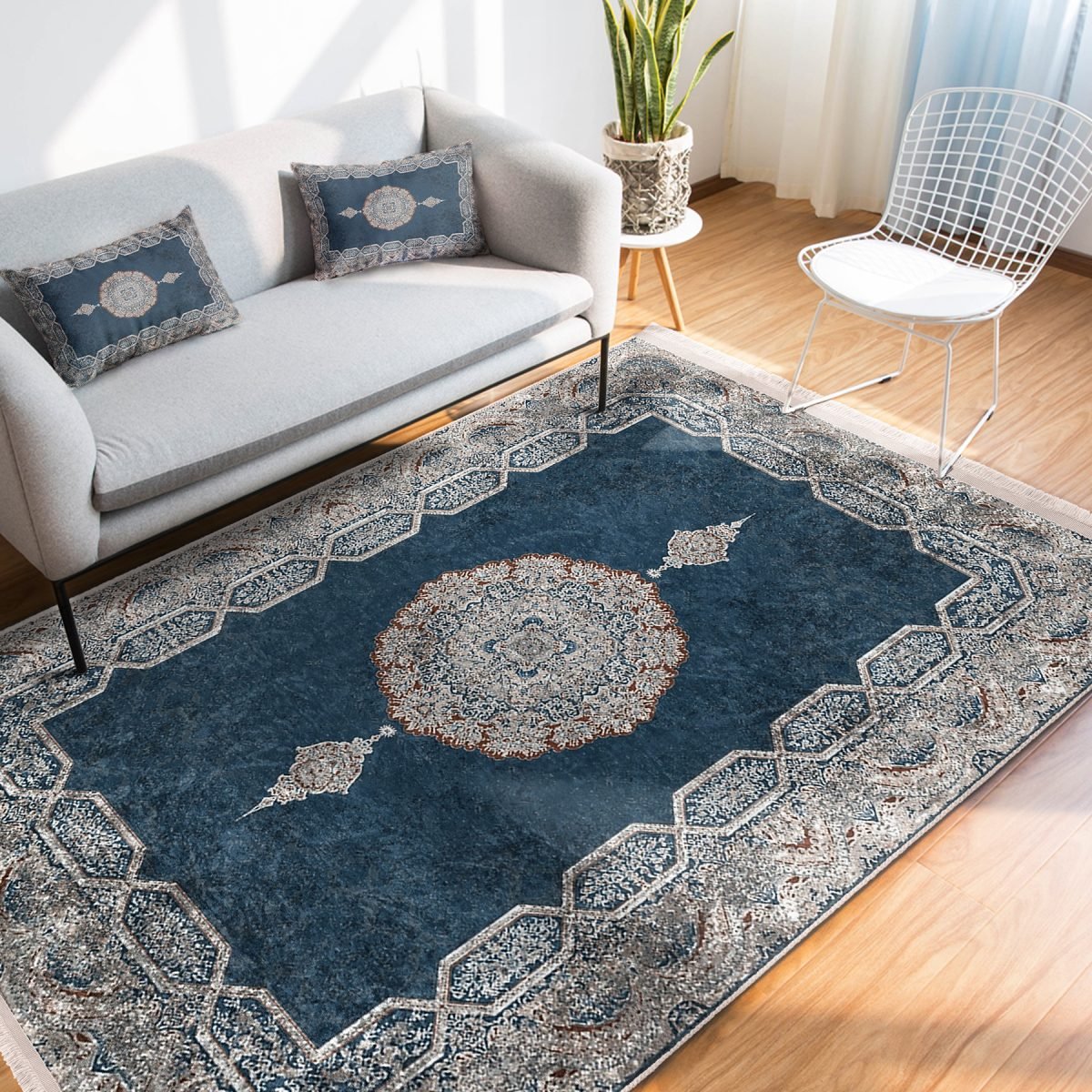 Mavi Zeminde Kilim Motifli Otantik Desenli Eskitme Motifli Avangarde Salon & Oturma Odası Yatak Odası Dijital Baskılı Makinede Yıkanabilir Kaymaz Taban Saçaklı Halı Realhomes