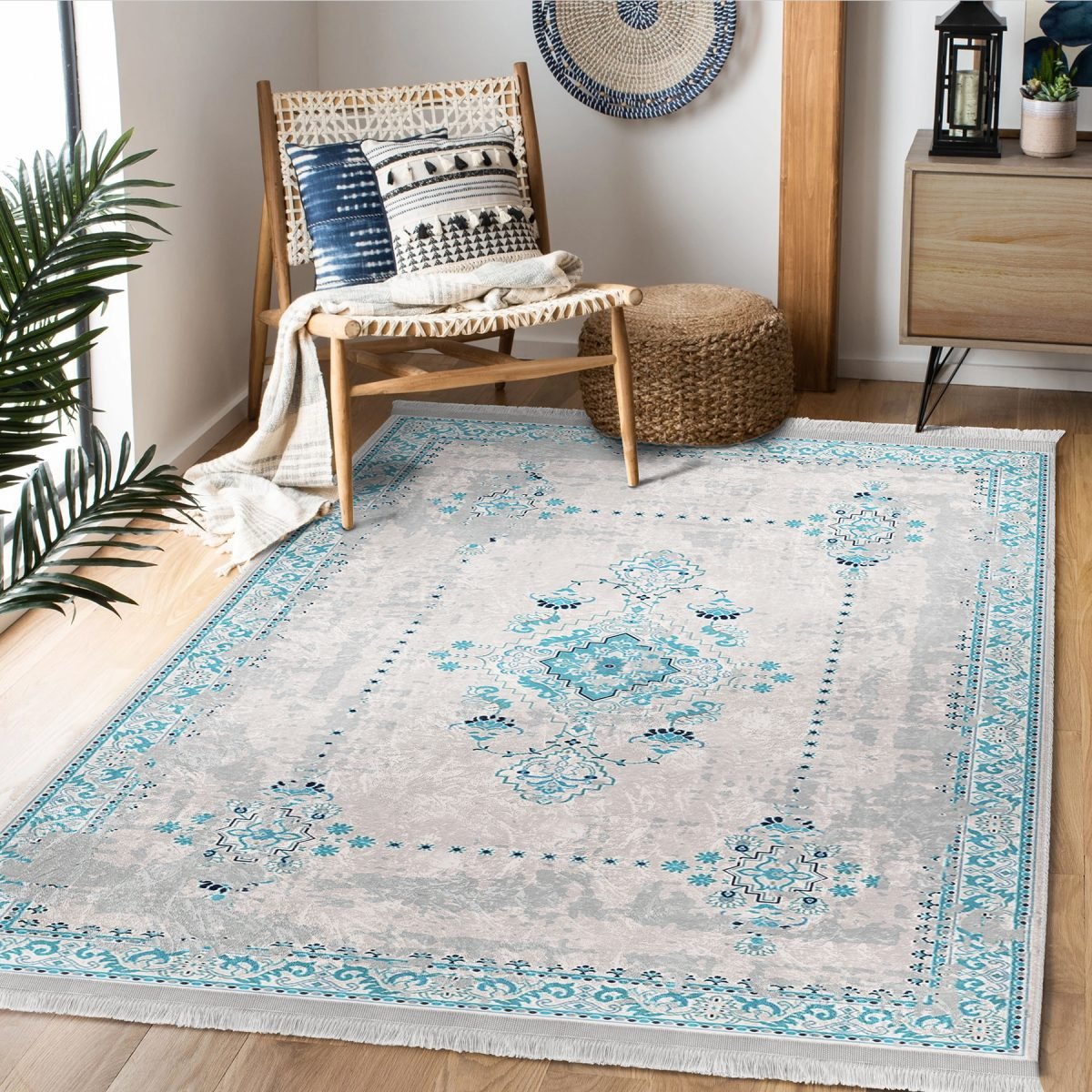 Gri - Mavi Zeminde Retro Motifli Kilim Desenli Avangarde Etnik Motifler Salon & Oturma Odası Dış Mekan & Outdoor Dijital Baskılı Makinede Yıkanabilir Kaymaz Taban Saçaklı Halı Realhomes