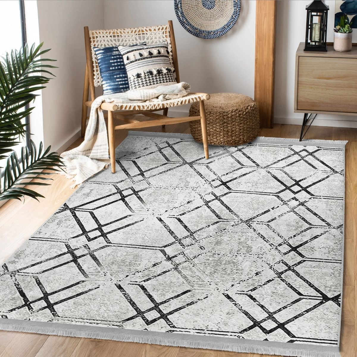 Siyah - Gri Zeminde Geometrik Motifli Kilim Desenli Geometrik Sade & Şık Salon & Oturma Odası Koridor & Antre Dijital Baskılı Makinede Yıkanabilir Kaymaz Taban Saçaklı Halı Realhomes