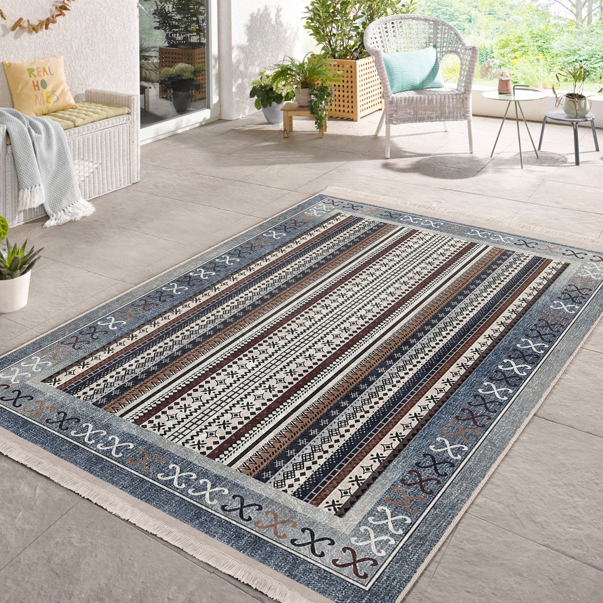 Mavi Zeminde Kilim Motifli Hereke Desenli Etnik Motifler Avangarde Salon & Oturma Odası Yatak Odası Dijital Baskılı Makinede Yıkanabilir Kaymaz Taban Saçaklı Halı Realhomes