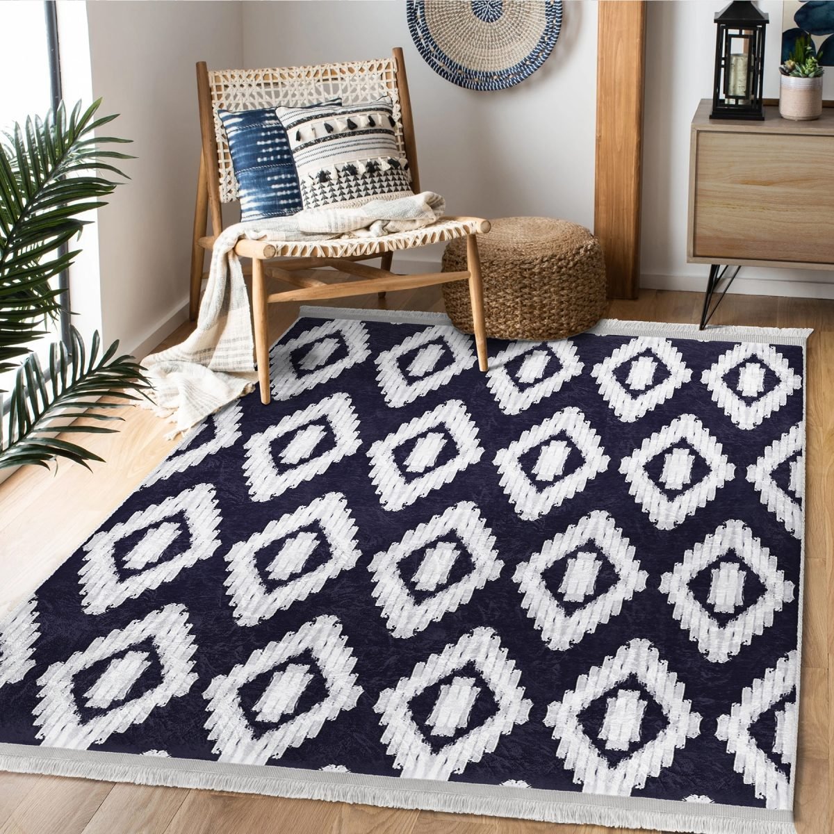 Lacivert - Beyaz Zeminde Örgü Motifli Kilim Desenli Klasik Geometrik Koridor & Antre Yatak Odası Dijital Baskılı Makinede Yıkanabilir Kaymaz Taban Saçaklı Halı Realhomes