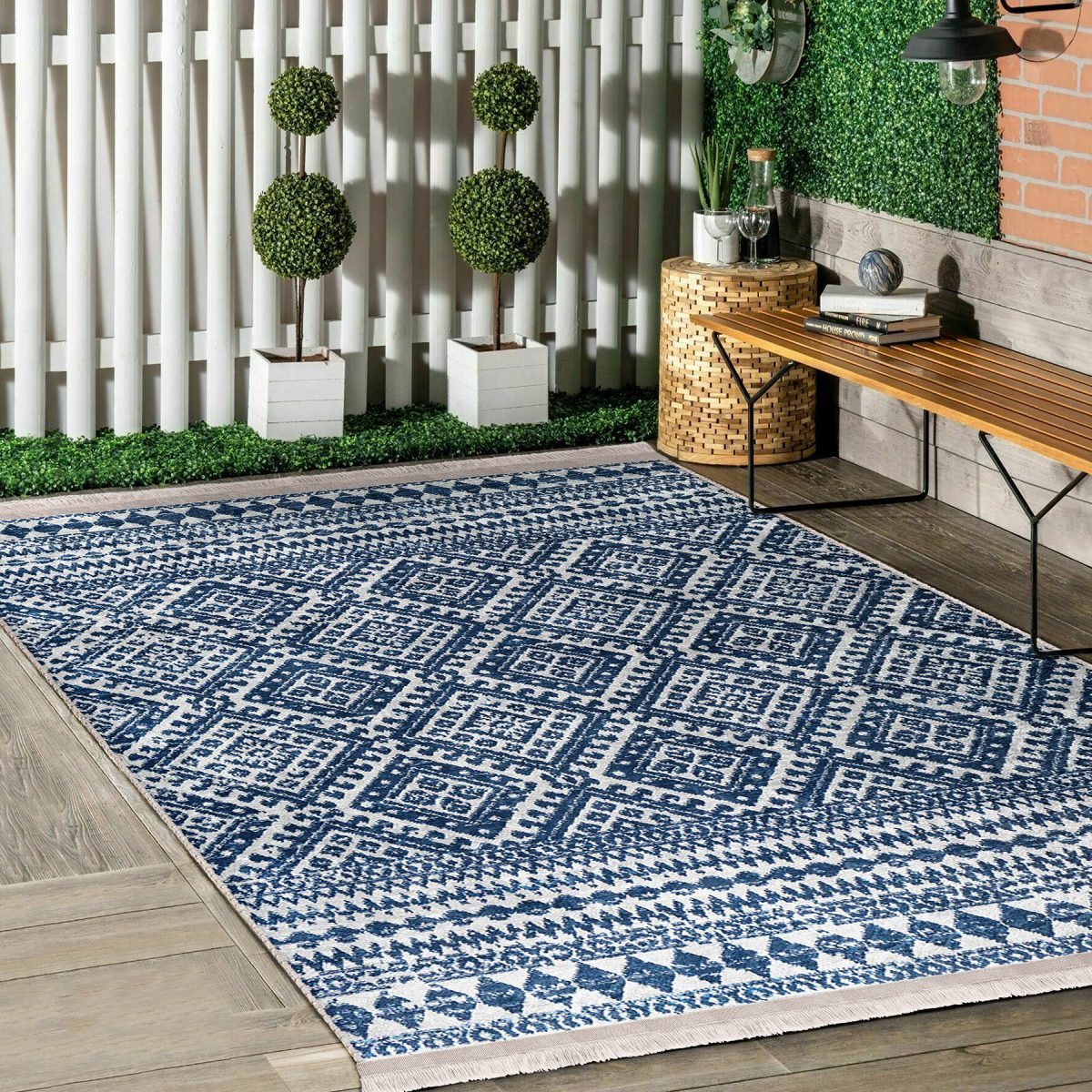 Lacivert Zeminde Geleneksel Motifli Kilim Desenli Geometrik Etnik Motifler Koridor & Antre Salon & Oturma Odası Dijital Baskılı Makinede Yıkanabilir Kaymaz Taban Saçaklı Halı Realhomes