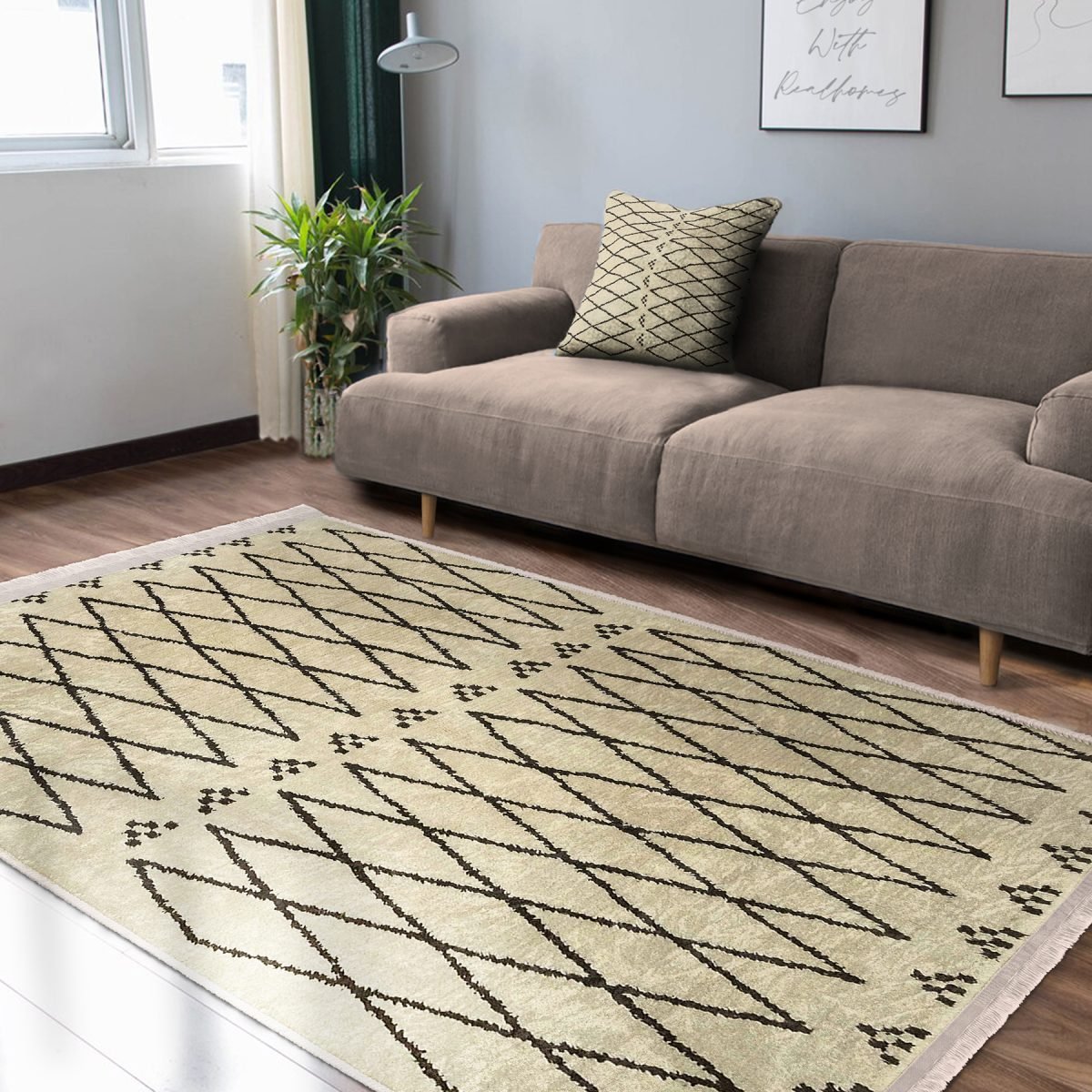 Krem - Siyah Zeminde Kilim Motifli Yöresel Desenli Geometrik Eskitme Motifli Koridor & Antre Salon & Oturma Odası Dijital Baskılı Makinede Yıkanabilir Kaymaz Taban Saçaklı Halı Realhomes