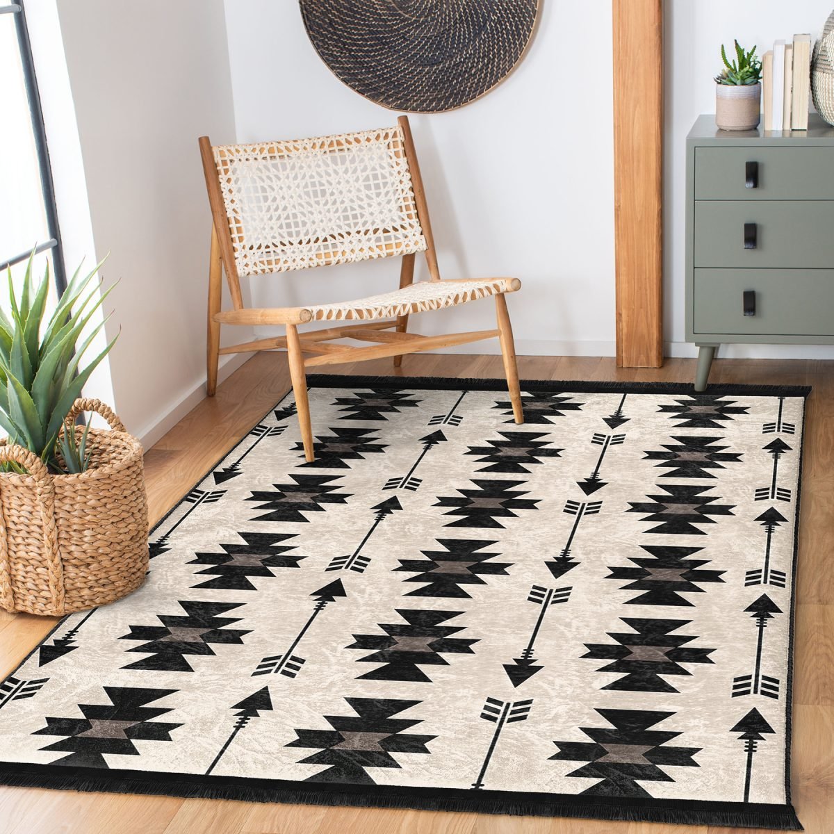 Siyah - Krem Zeminde Kilim Motifli Geometrik Desenli Geometrik Sade & Şık Salon & Oturma Odası Koridor & Antre Dijital Baskılı Makinede Yıkanabilir Kaymaz Taban Saçaklı Halı Realhomes